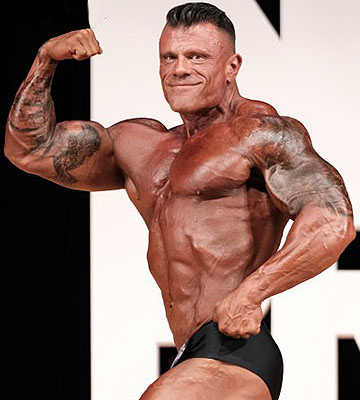 Male bodybuilder posing Stock Photo - Alamy